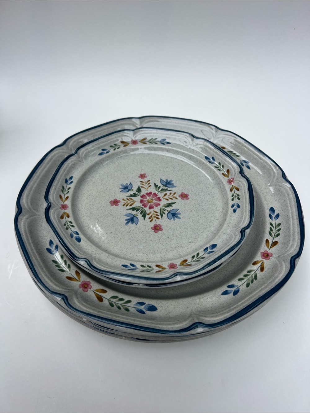 Heritage Floral Stoneware Plate Set in Cream, Blue, Pink